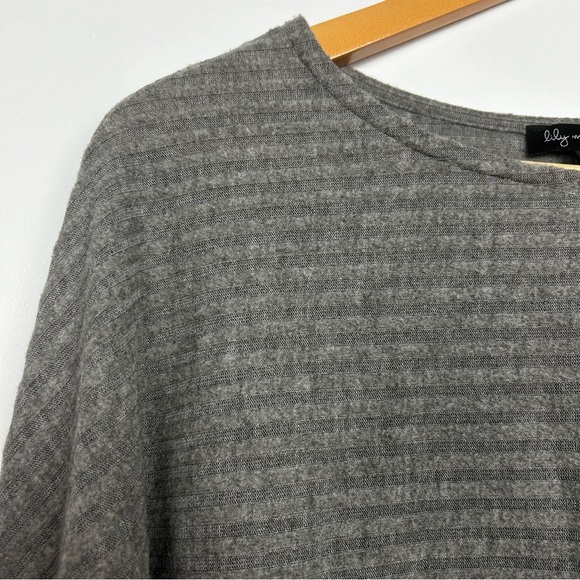 Lily Morgan light grey knit pullover. - Picture 3 of 6
